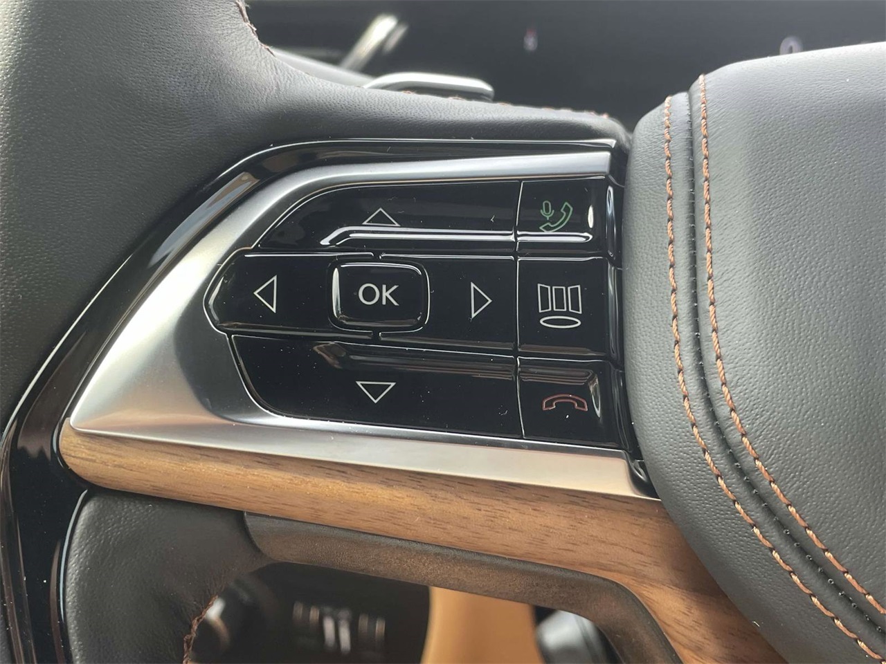 2025 Jeep Grand Cherokee Summit Reserve photo 5