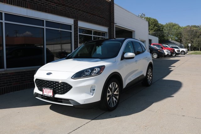 2022 Ford Escape Titanium photo 3