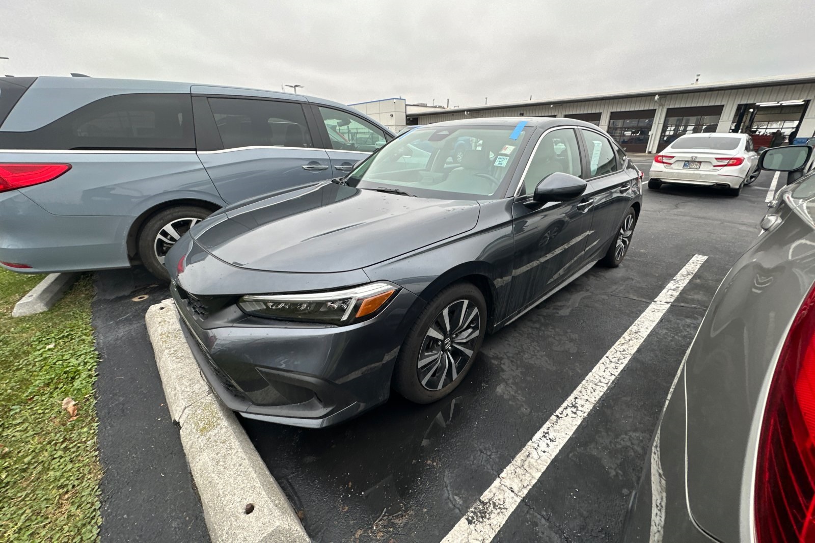 2024 Honda Civic Hatchback EX-L photo 2