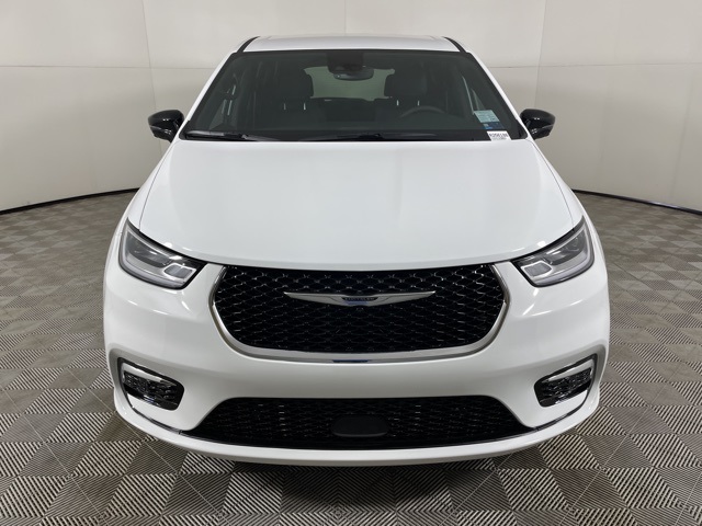 2025 Chrysler Pacifica photo 3