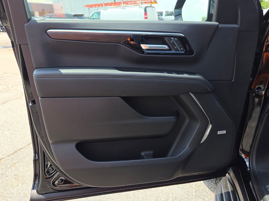 2025 Chevrolet Suburban Premier photo 24