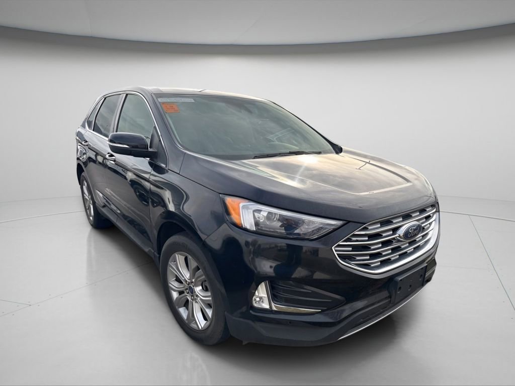 2022 Ford Edge Titanium photo 2