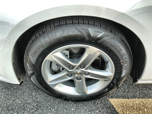 2024 Chevrolet Malibu 1LT photo 2