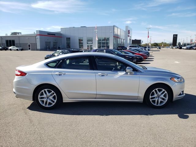2014 Ford Fusion SE photo 4
