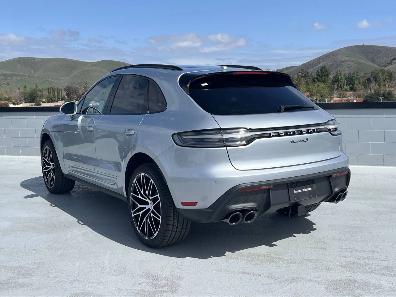 2025 Porsche Macan S photo 2