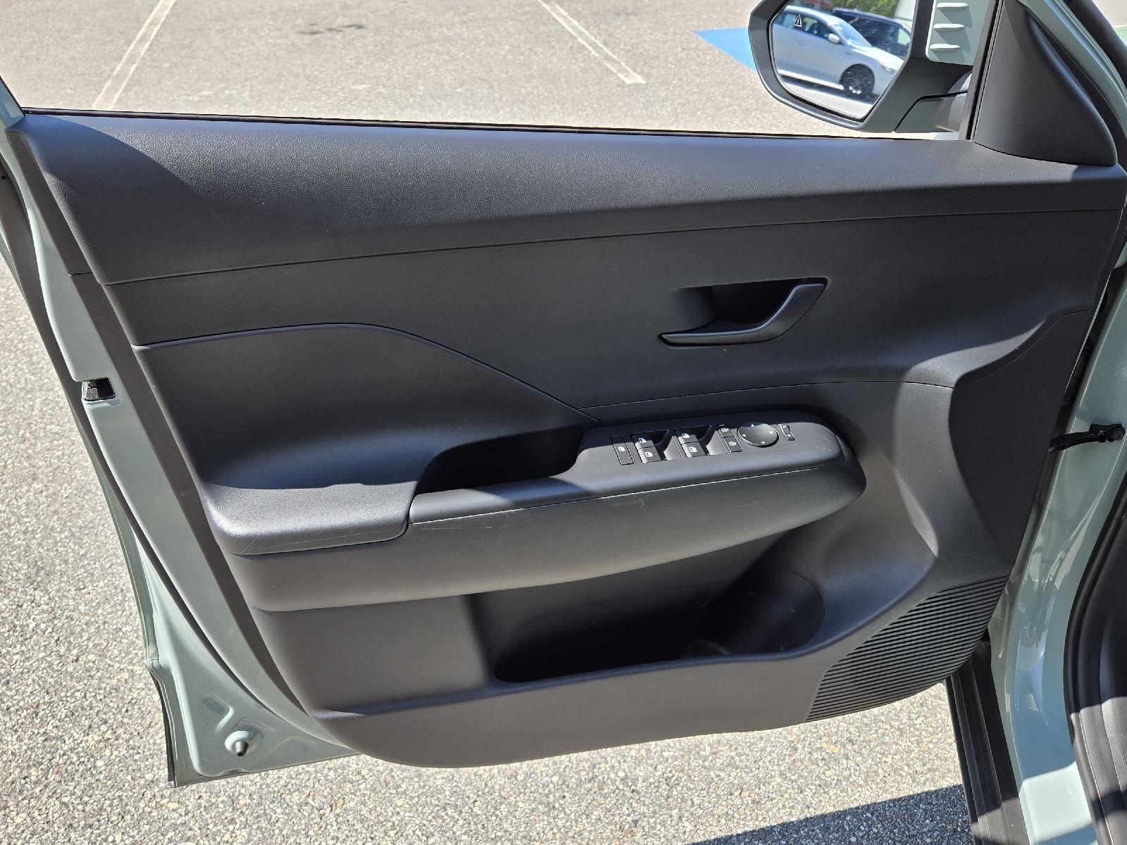 2024 Hyundai Kona SEL photo 7