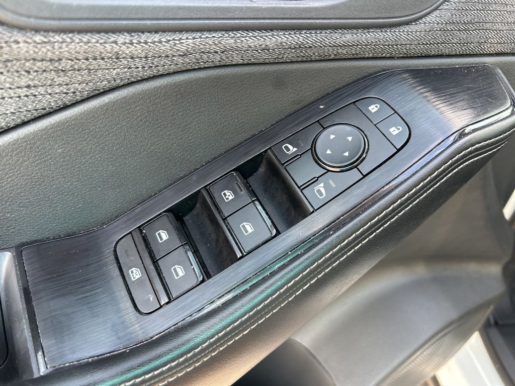 2023 Nissan Rogue SV photo 13