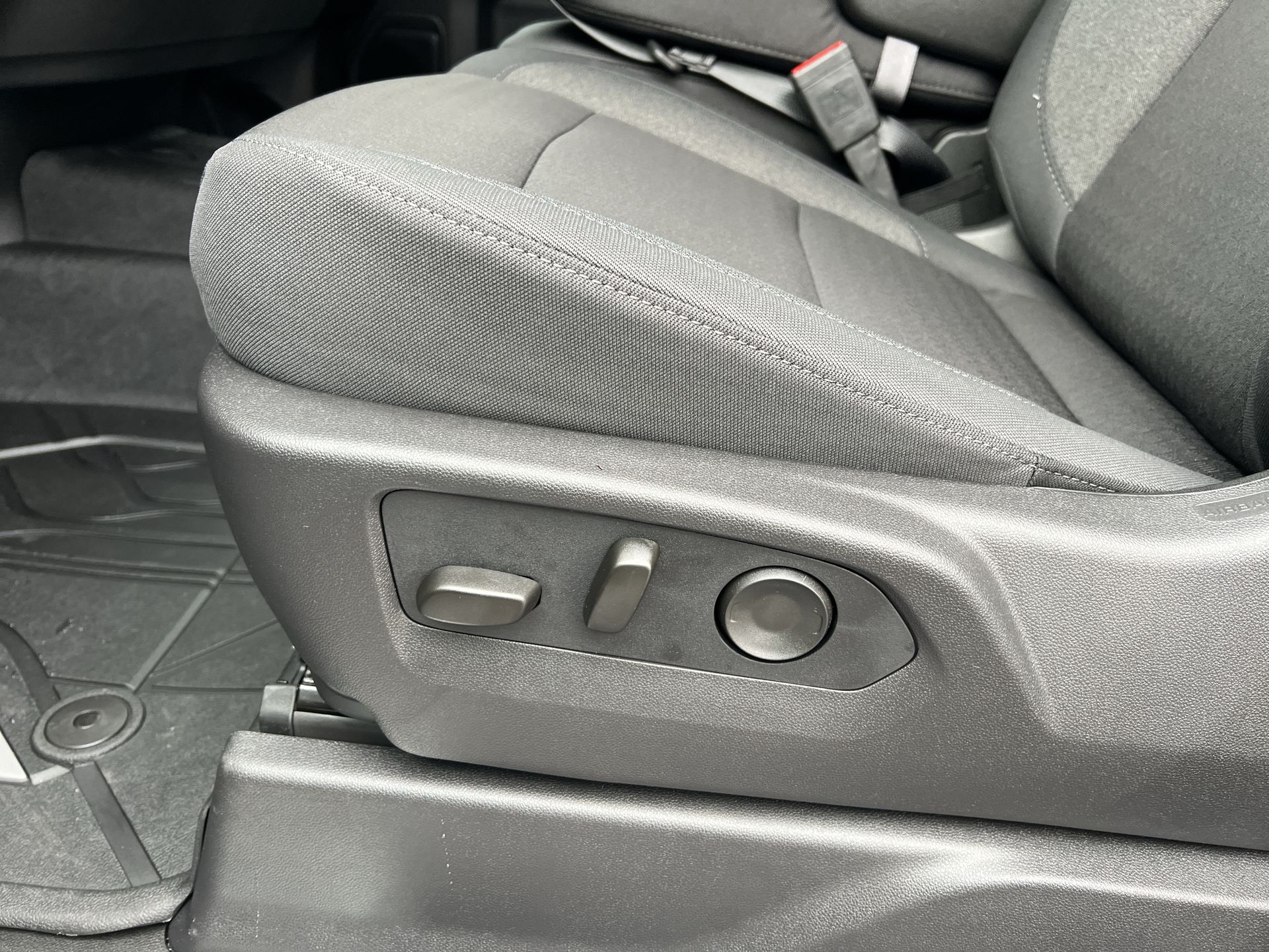 2026 Chevrolet Silverado 2500HD LT photo 9