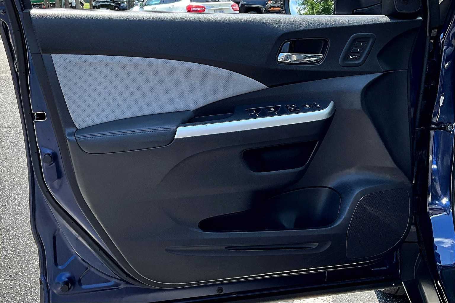 2015 Honda CR-V Touring photo 20