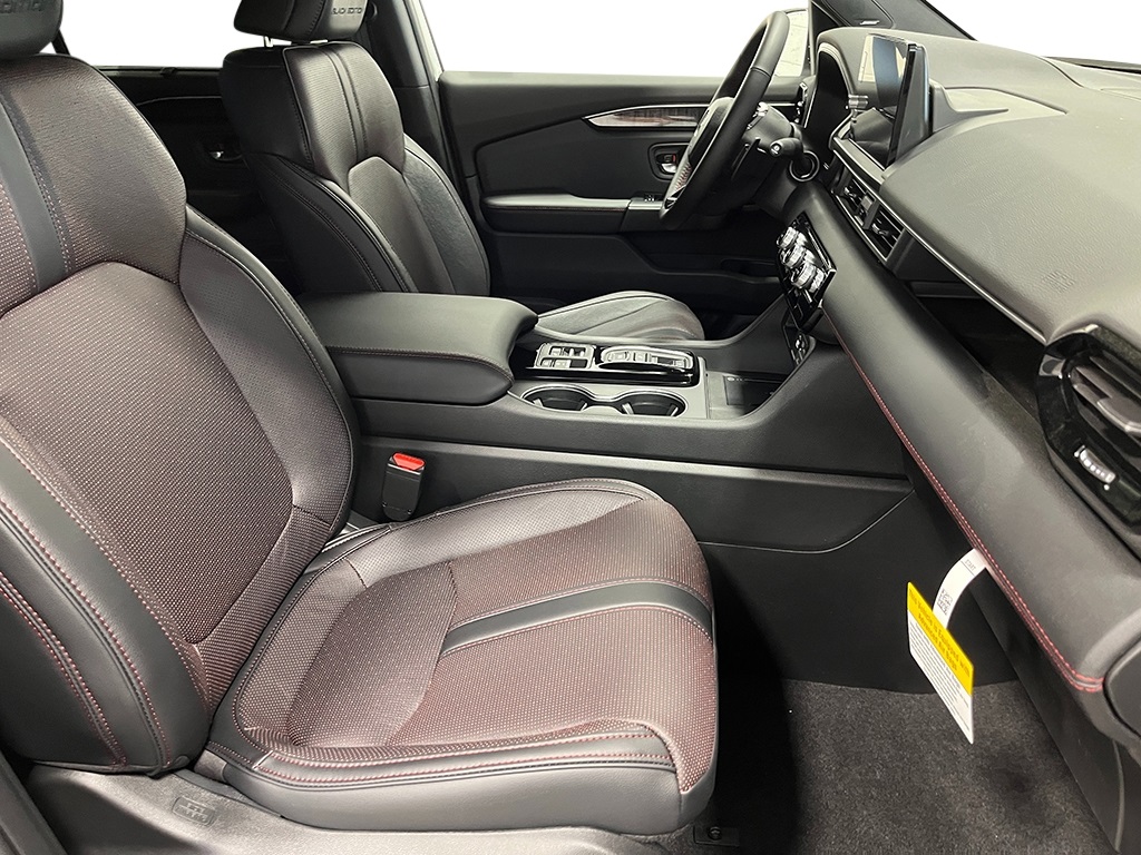2025 Honda Pilot Black Edition photo 25