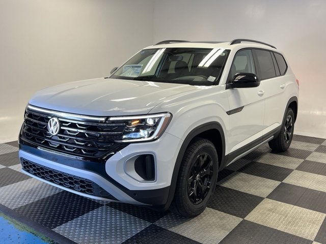 2024 Volkswagen Atlas Peak Edition SEL photo 3