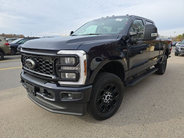 2025 Ford F-350 Super Duty Lariat's photo