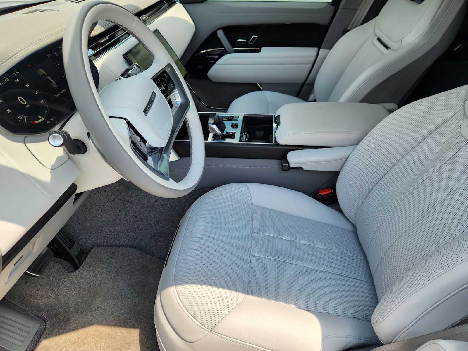2023 Land Rover Range Rover SV photo 11