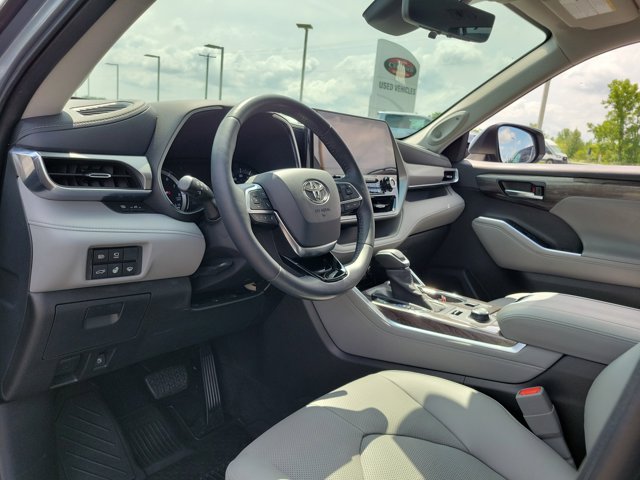 2020 Toyota Highlander Platinum photo 19