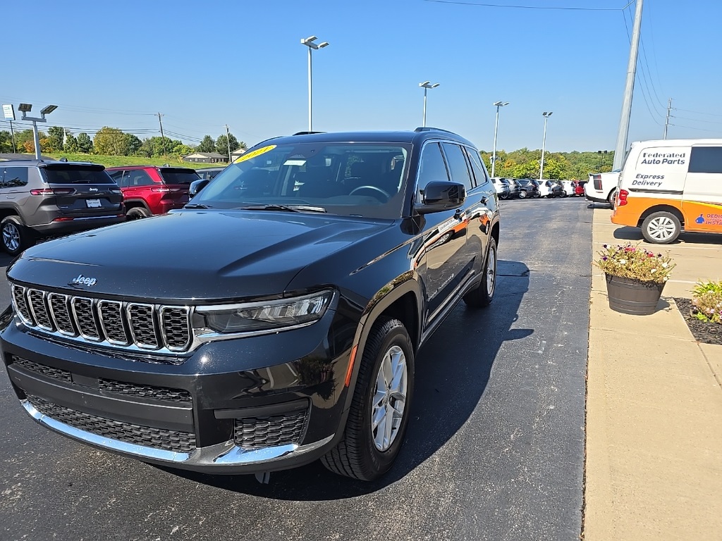 2021 Jeep Grand Cherokee Laredo photo 3