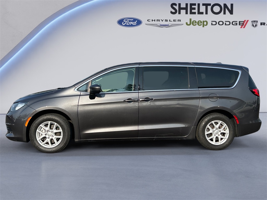 2019 Chrysler Pacifica Touring photo 2