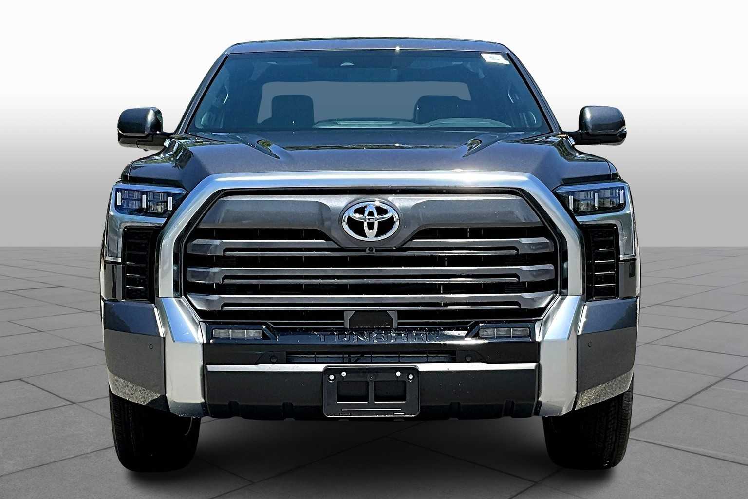 2025 Toyota Tundra Limited CrewMax photo 3