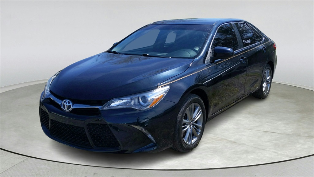 2015 Toyota Camry SE photo 3