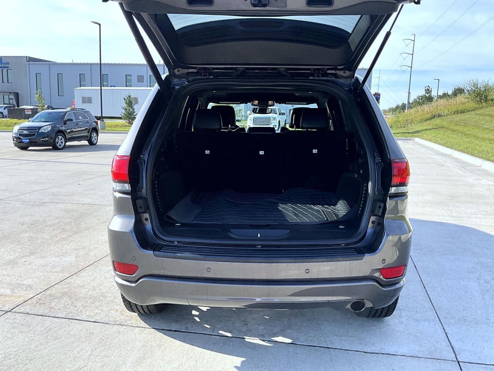 2020 Jeep Grand Cherokee Altitude photo 9