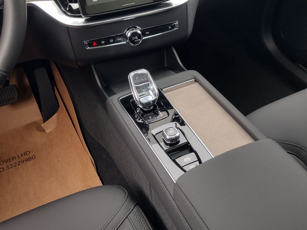 2026 VOLVO XC90 - Image 24