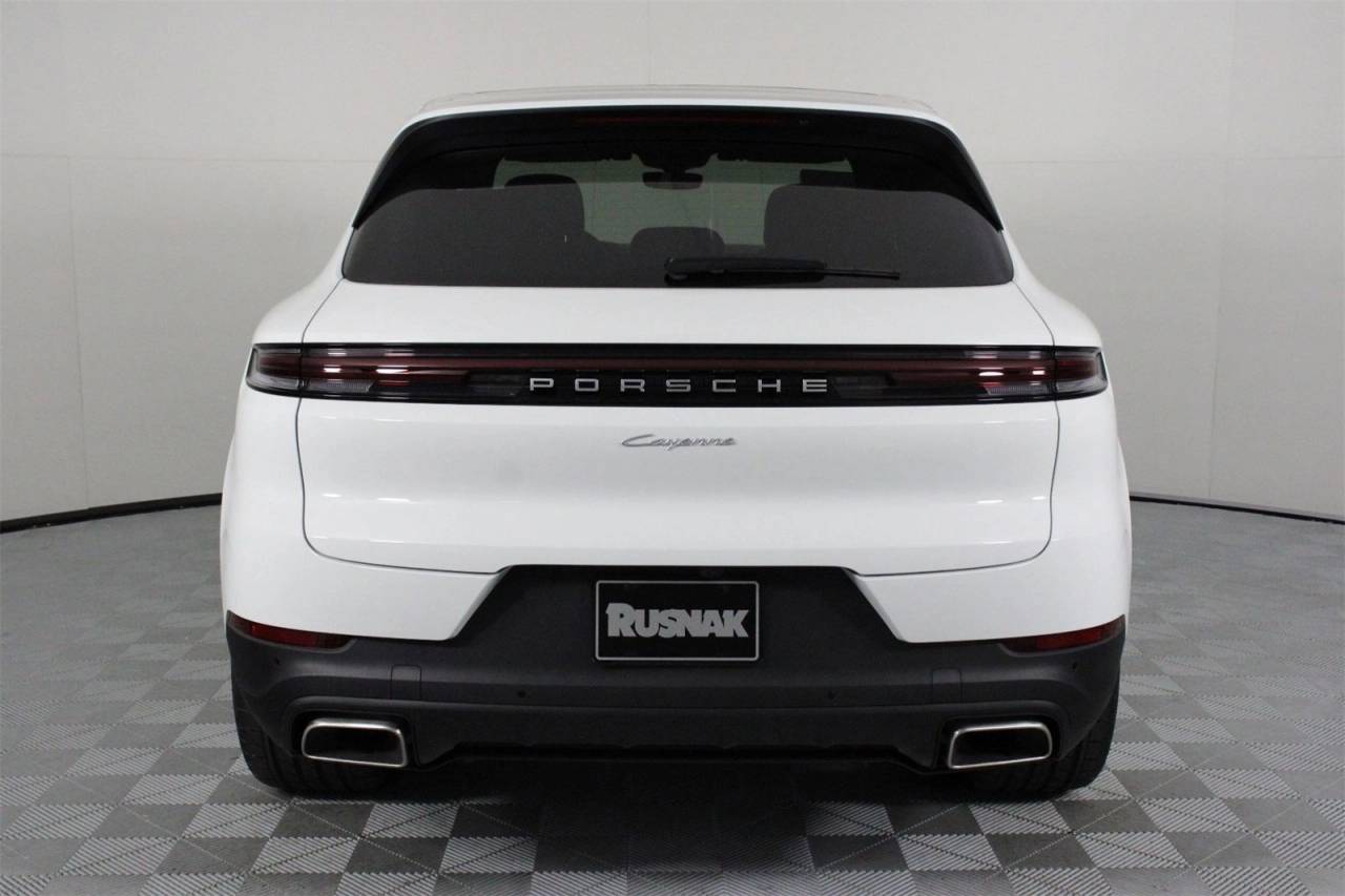 2025 Porsche Cayenne photo 6
