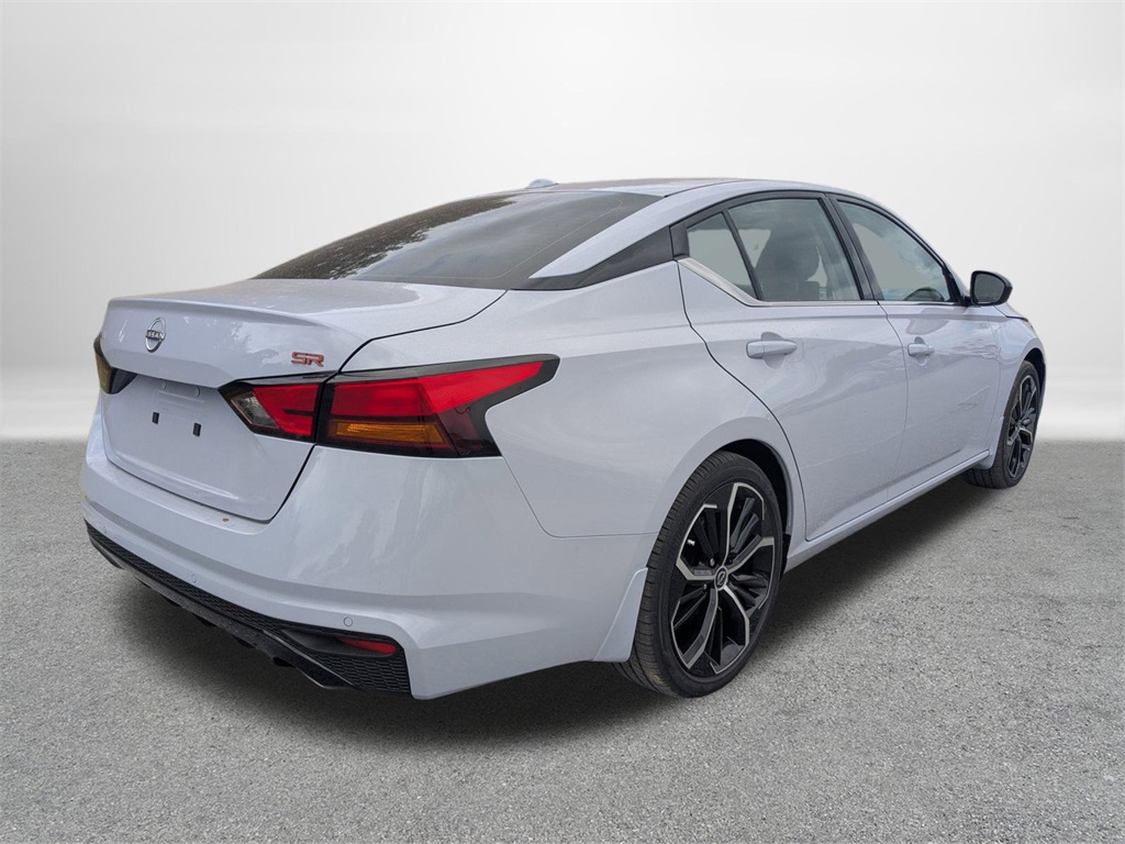 2025 Nissan Altima 2.5 SR photo 3