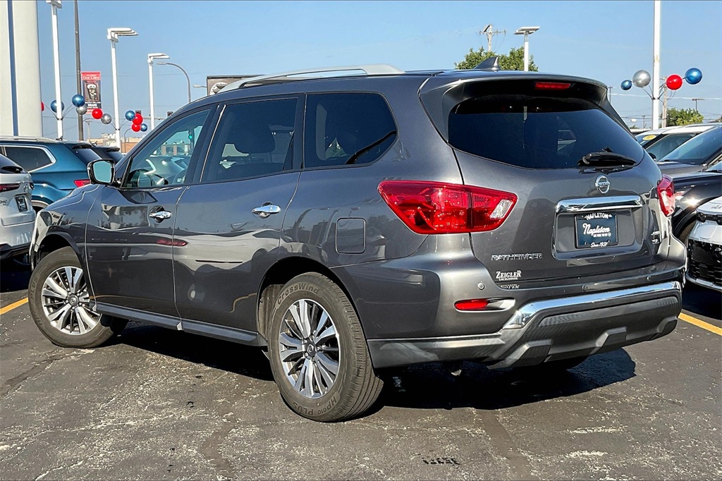 2019 Nissan Pathfinder SL photo 9