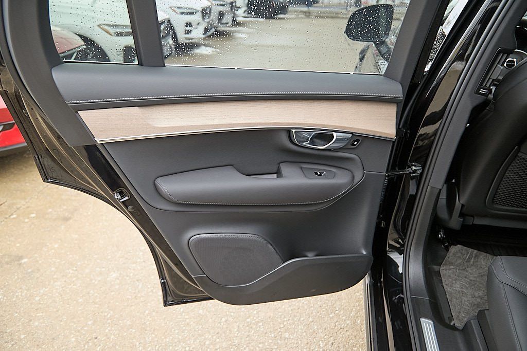 2026 VOLVO XC90 - Image 17