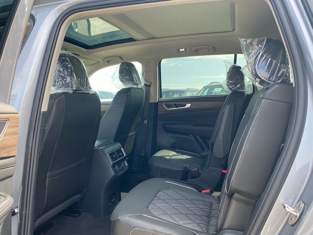 2025 Volkswagen Atlas SEL Premium R-Line photo 12