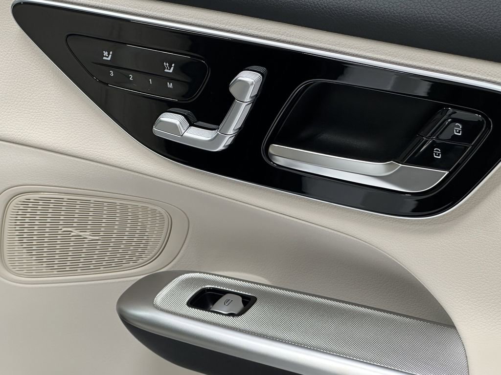 2026 Mercedes Benz GLC 300 photo 17