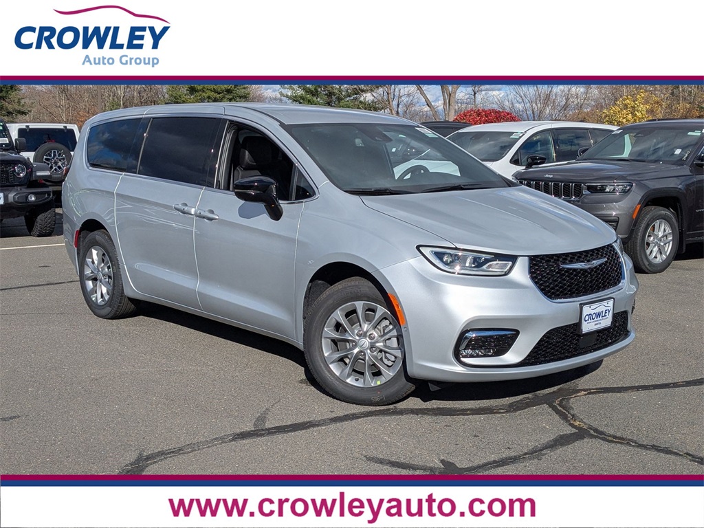 2026 Chrysler Pacifica Select's photo