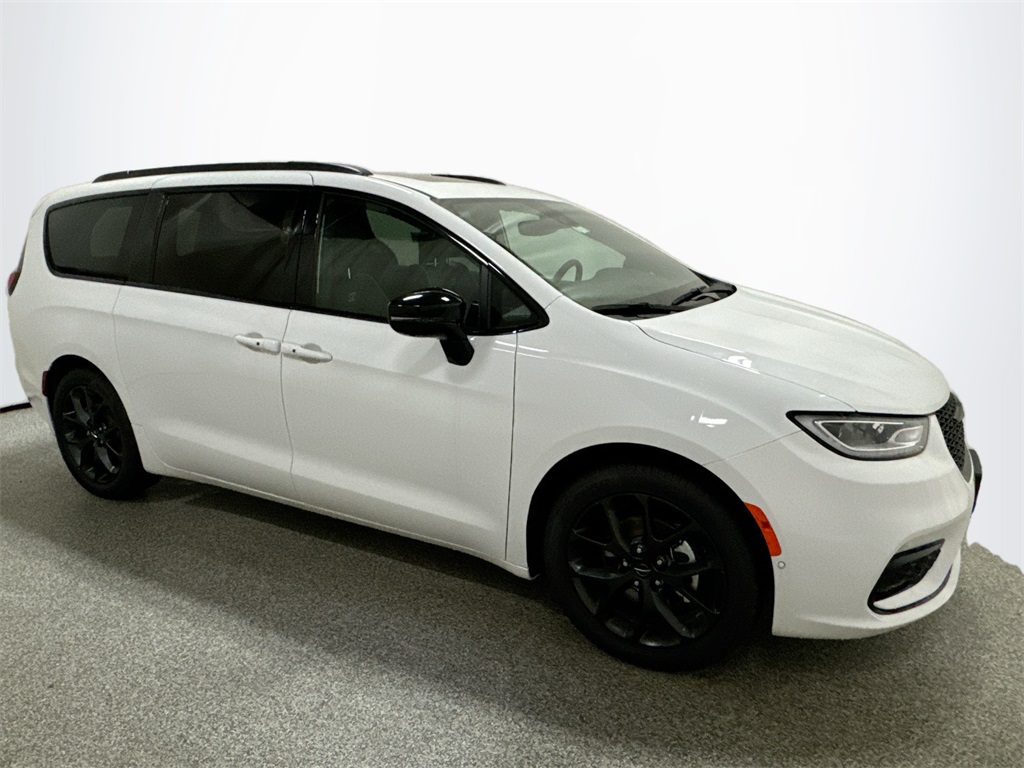 2024 Chrysler Pacifica Limited photo 4