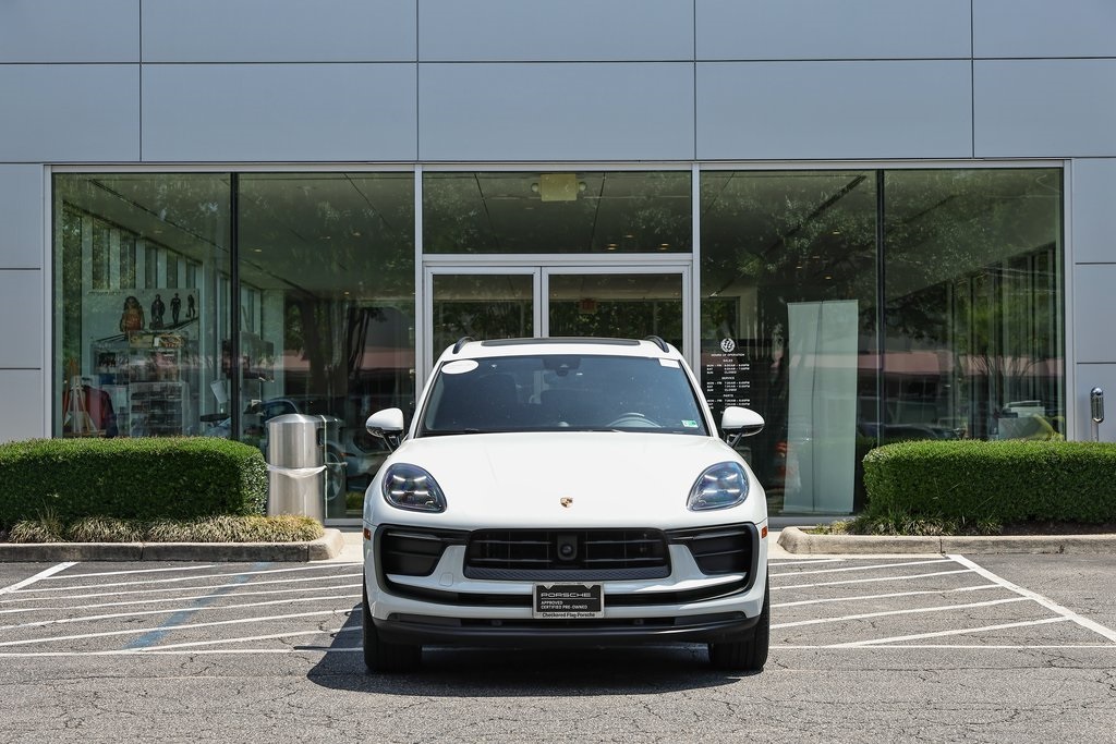 2024 Porsche Macan T photo 10