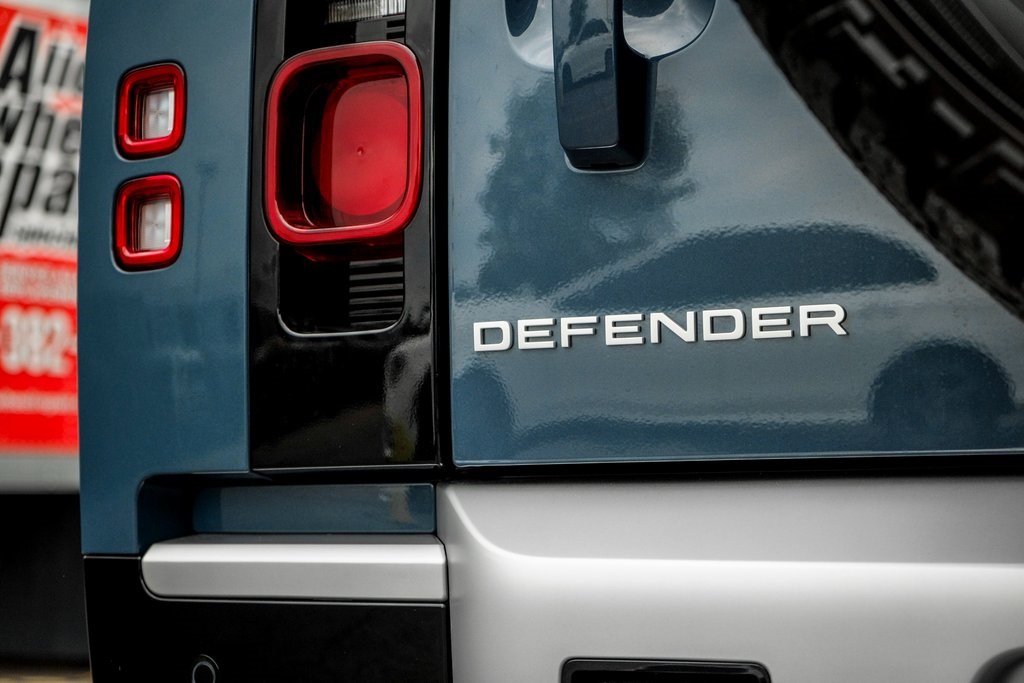 2025 Land Rover Defender 110 S photo 7