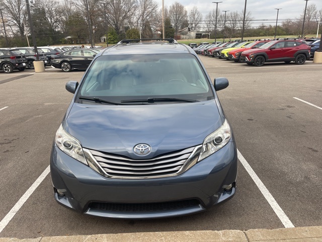 2017 Toyota Sienna XLE Premium's photo