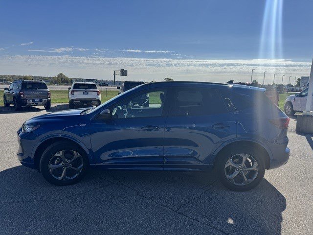 2023 Ford Escape ST-Line photo 4