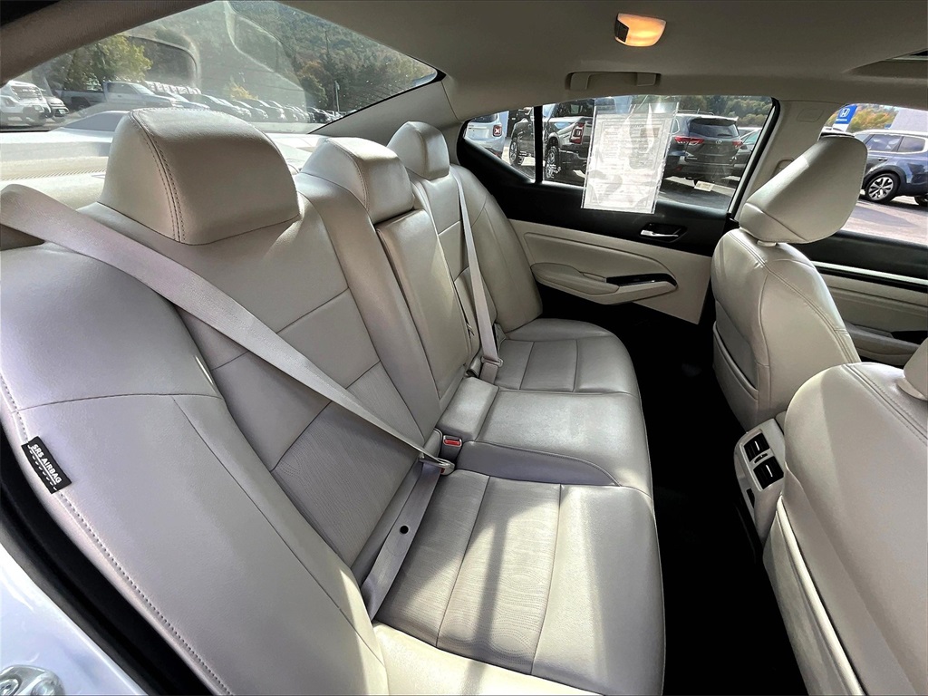 2021 Nissan Altima 2.5 Platinum photo 15