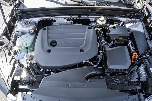 2026 Volvo XC40 Plus photo 17