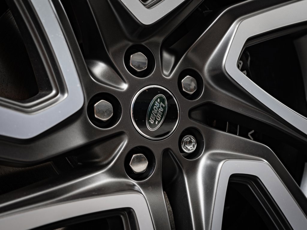 2025 Land Rover Discovery Metropolitan Edition photo 4