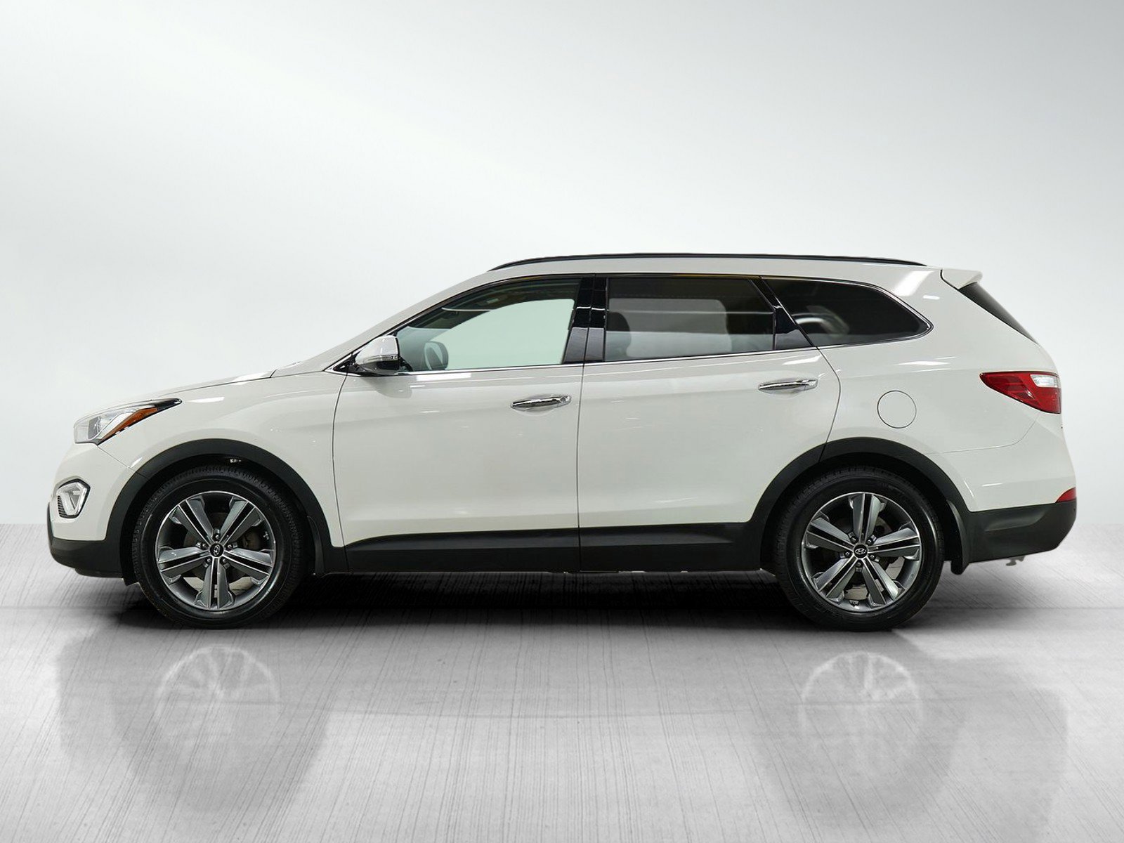 Used 2016 Hyundai Santa Fe SE with VIN KM8SRDHF8GU138107 for sale in Burnsville, Minnesota