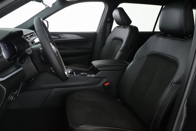 2025 Jeep Grand Cherokee Altitude photo 16