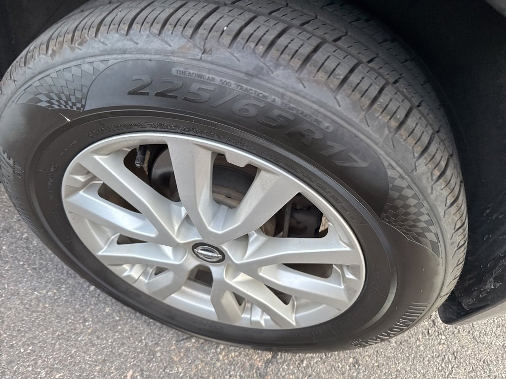 2018 Nissan Rogue SV photo 15