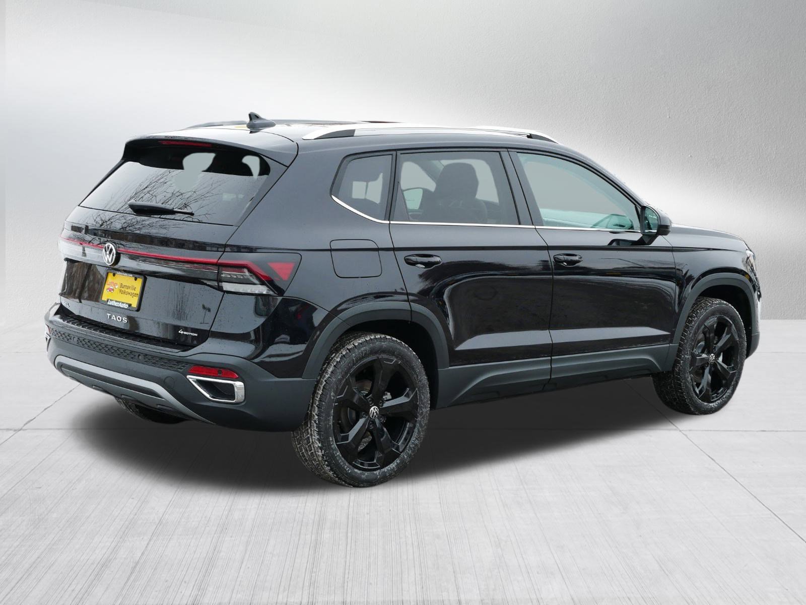 2025 Volkswagen Taos SEL photo 4