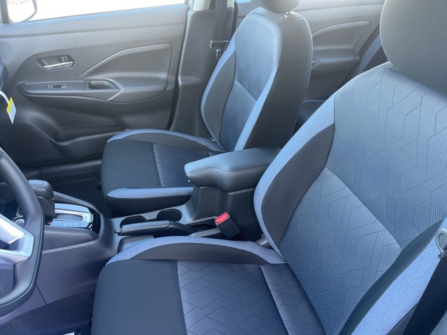2025 Nissan Versa SV photo 8
