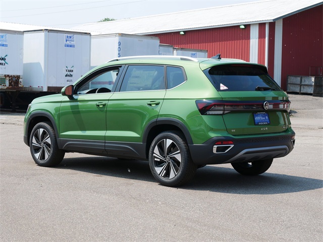 2025 Volkswagen Taos SE photo 3
