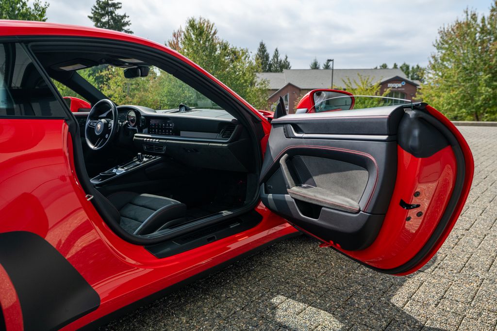 2023 Porsche 911 4 GTS photo 35