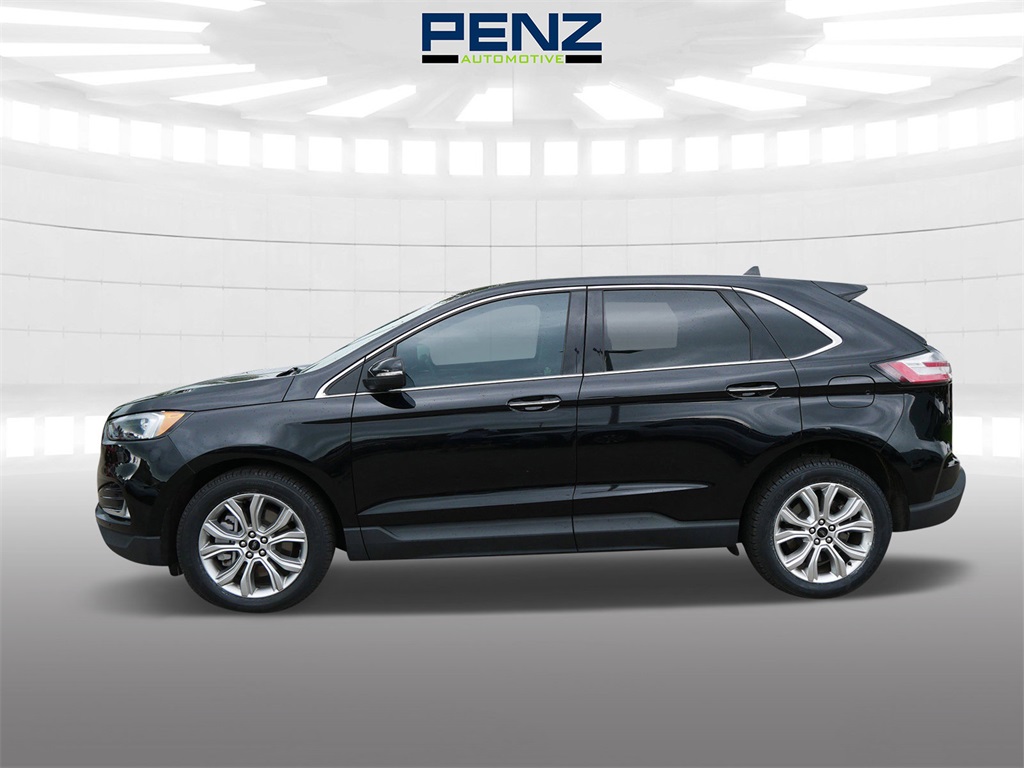 2024 Ford Edge Titanium photo 2