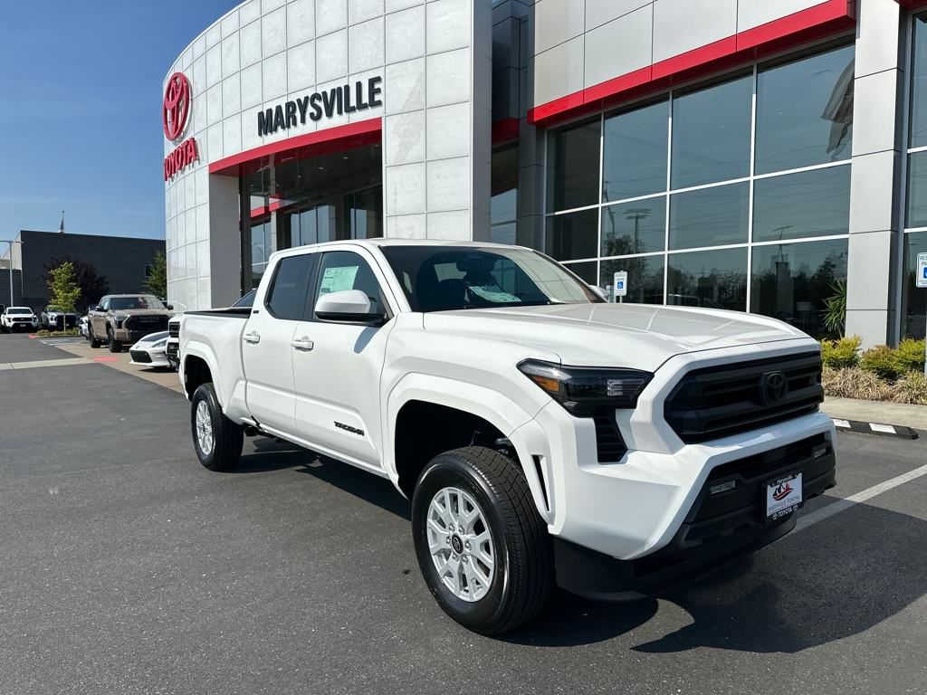 2025 Toyota Tacoma SR5's photo