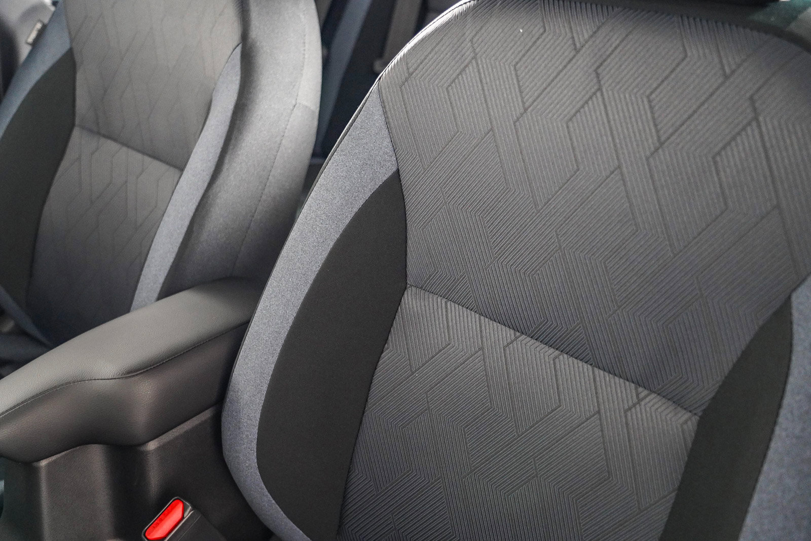 2025 Nissan Versa SV photo 25