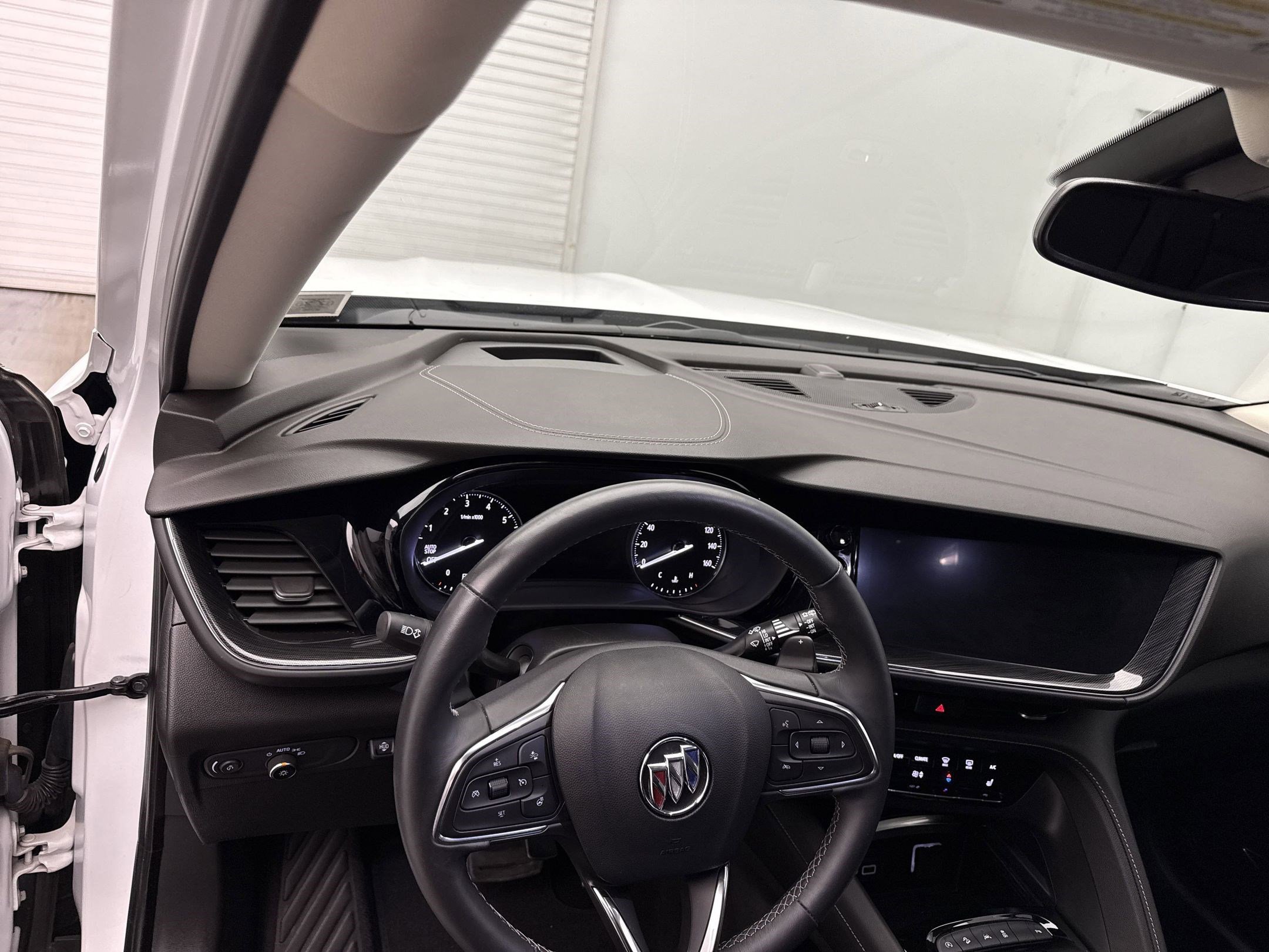 2023 Buick Envision Essence photo 2